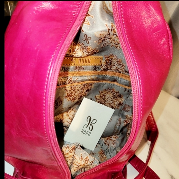 NWT HOBO 'Kiley' Fuchsia Sling Convertible Leather Backpack - Picture 2 of 8